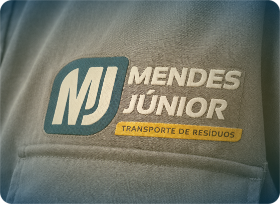 Caminhão da Mendes Júnior